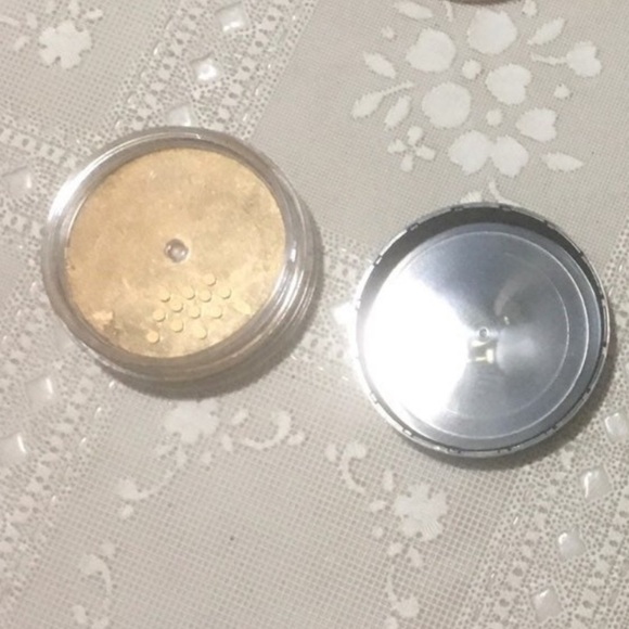 🆕 NYX Born To Glow Illuminating Powder, Ultra Light Beam, New - Picture 6 of 8